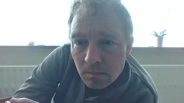 Snapshot of bertolini chatting on 03/18/26, 02:09 bertolini online show from 03/18/26, 02:09