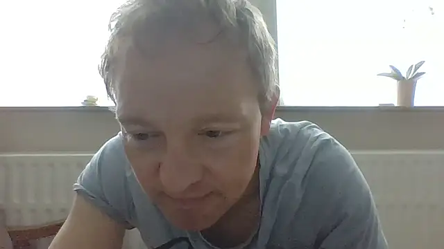 Snapshot of bertolini chatting on 03/25/26, 09:15 bertolini online show from 03/25/26, 09:15