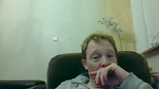 Snapshot of bertolini chatting on 03/26/26, 10:04 bertolini online show from 03/26/26, 10:04