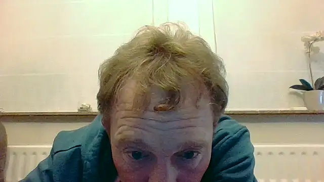 Snapshot of bertolini chatting on 03/27/26, 09:47 bertolini online show from 03/27/26, 09:47