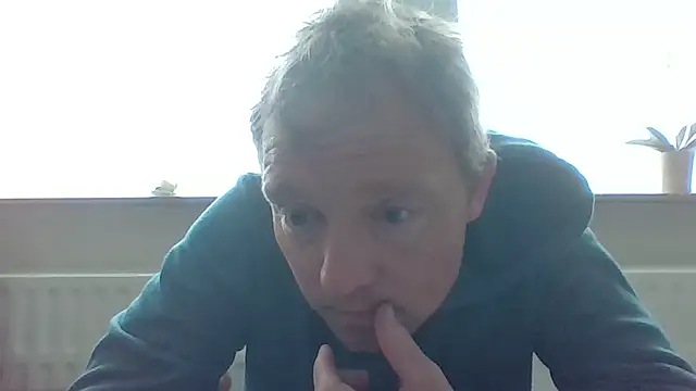 Snapshot of bertolini chatting on 03/30/26, 01:01 bertolini online show from 03/30/26, 01:01