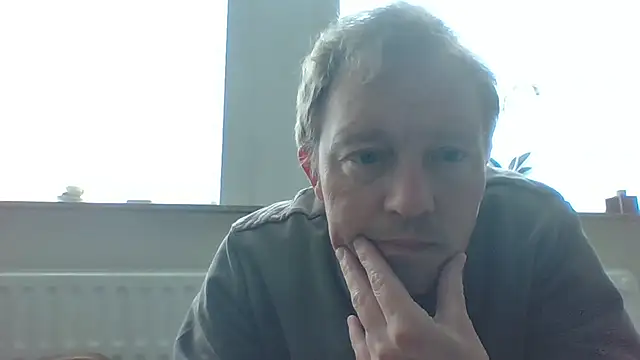 Snapshot of bertolini chatting on 04/02/26, 01:09 bertolini online show from 04/02/26, 01:09