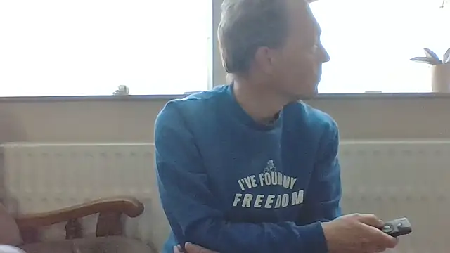 Snapshot of bertolini chatting on 04/05/26, 04:48 bertolini online show from 04/05/26, 04:48