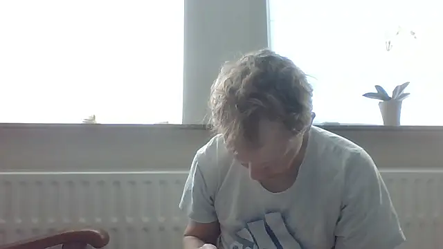 Snapshot of bertolini chatting on 04/07/26, 06:36 bertolini online show from 04/07/26, 06:36