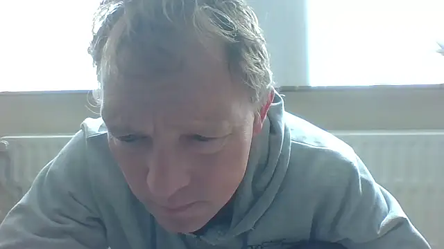 Snapshot of bertolini chatting on 04/14/26, 12:44 bertolini online show from 04/14/26, 12:44