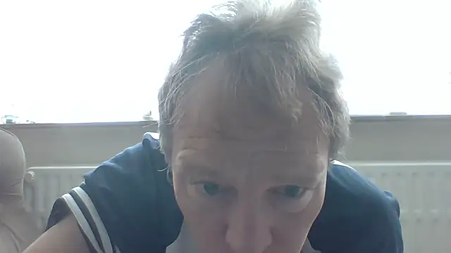 Snapshot of bertolini chatting on 04/22/26, 07:44 bertolini online show from 04/22/26, 07:44