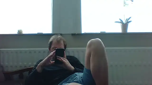 Snapshot of bertolini chatting on 05/10/26, 12:43 bertolini online show from 05/10/26, 12:43