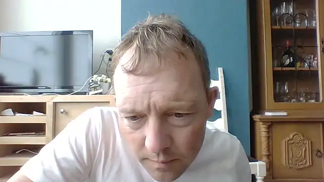 Snapshot of bertolini chatting on 05/21/26, 11:50 bertolini online show from 05/21/26, 11:50