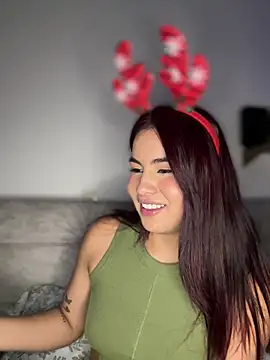 Snapshot of Zarah_Blare chatting on 12/24/24, 04:55 Zarah Blare online show from 12/24/24, 04:55