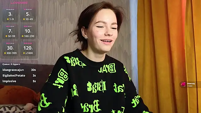 girl with snaketatto0 online show from 01/23/25, 07:22