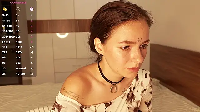 girl with snaketatto0 online show from 06/05/26, 02:07