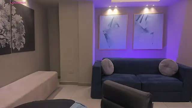 Snapshot of EloisaOlivero chatting on 10/28/25, 06:21 EloisaOlivero online show from 10/28/25, 06:21