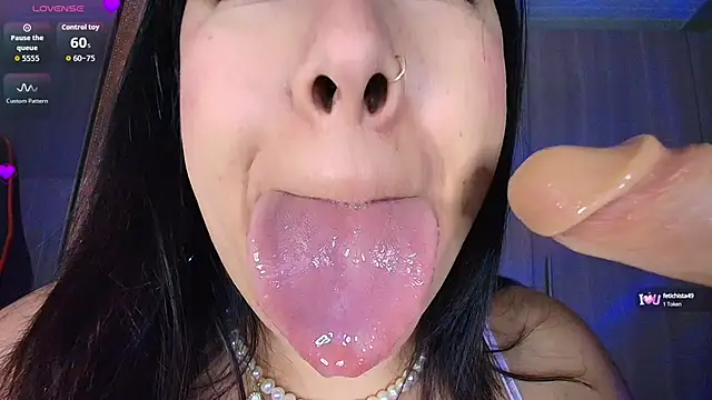 leahtemptation3 online show from 10/05/25, 11:08