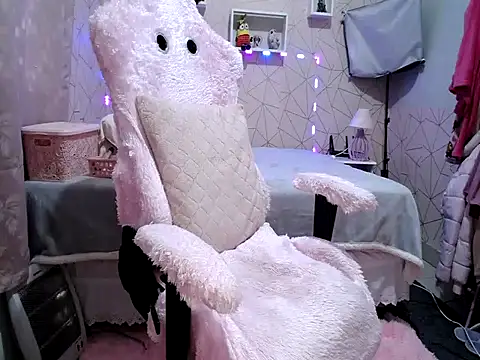 Irresistible24 online show from 10/17/25, 04:09