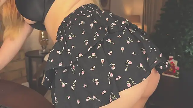 Snapshot of hotexclusive_ chatting on 12/17/24, 04:34 hotexclusive  online show from 12/17/24, 04:34