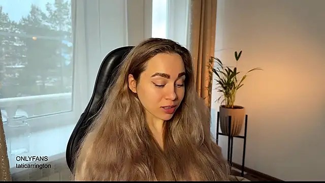 Snapshot of hotexclusive_ chatting on 10/29/25, 04:37 hotexclusive  online show from 10/29/25, 04:37