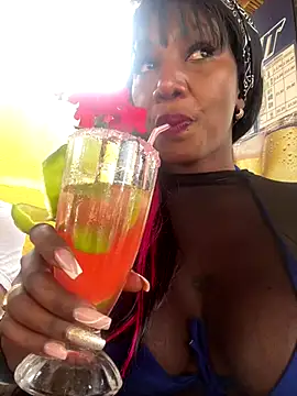 Snapshot of SUUKAM chatting on 12/01/24, 05:35 SUUKAM online show from 12/01/24, 05:35