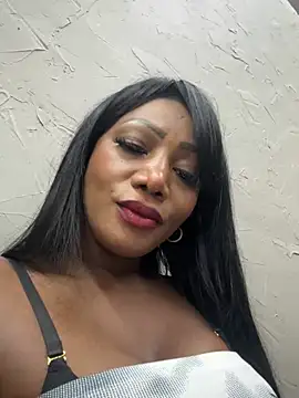 Snapshot of SUUKAM chatting on 12/16/24, 09:31 SUUKAM online show from 12/16/24, 09:31