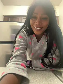 Snapshot of SUUKAM chatting on 01/01/25, 12:11 SUUKAM online show from 01/01/25, 12:11