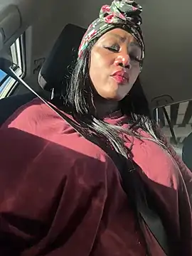 Snapshot of SUUKAM chatting on 01/02/25, 10:22 SUUKAM online show from 01/02/25, 10:22