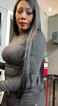 Snapshot of SUUKAM chatting on 01/11/25, 03:31 SUUKAM online show from 01/11/25, 03:31