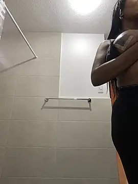 Snapshot of SUUKAM chatting on 02/11/25, 11:01 SUUKAM online show from 02/11/25, 11:01