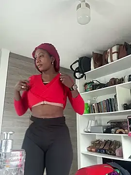 Snapshot of SUUKAM chatting on 02/14/25, 04:20 SUUKAM online show from 02/14/25, 04:20