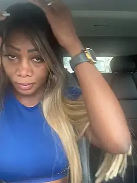 Snapshot of SUUKAM chatting on 03/11/25, 05:46 SUUKAM online show from 03/11/25, 05:46