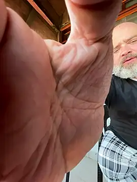 Snapshot of SUUKAM chatting on 03/12/25, 01:40 SUUKAM online show from 03/12/25, 01:40