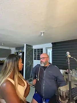 Snapshot of SUUKAM chatting on 03/18/25, 01:00 SUUKAM online show from 03/18/25, 01:00