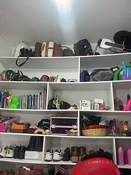 Snapshot of SUUKAM chatting on 03/22/25, 09:42 SUUKAM online show from 03/22/25, 09:42