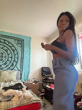 Snapshot of SUUKAM chatting on 09/10/25, 11:21 SUUKAM online show from 09/10/25, 11:21