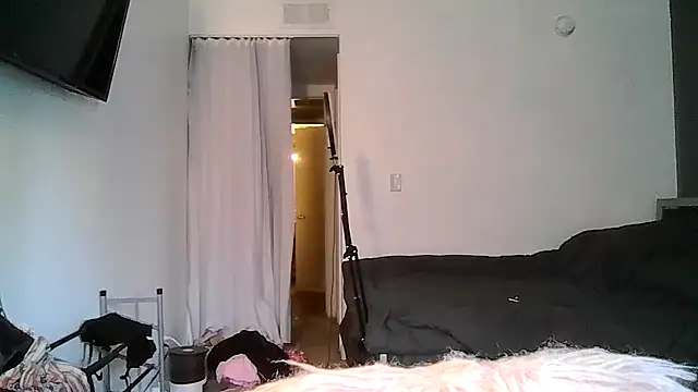 Snapshot of goddessdaisysky chatting on 04/16/26, 03:46 goddessdaisysky online show from 04/16/26, 03:46