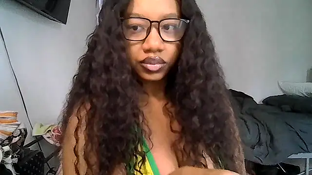 Snapshot of goddessdaisysky chatting on 05/01/26, 02:32 goddessdaisysky online show from 05/01/26, 02:32