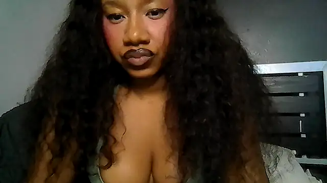 Snapshot of goddessdaisysky chatting on 06/05/26, 05:14 goddessdaisysky online show from 06/05/26, 05:14