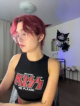 Evangeline Lawrence  online show from 11/11/25, 04:29