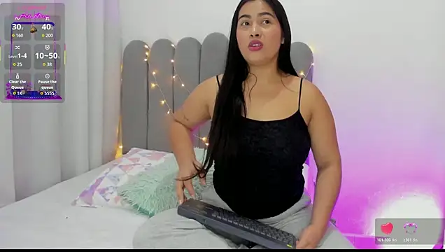 andrea osorio  online show from 10/22/25, 01:33