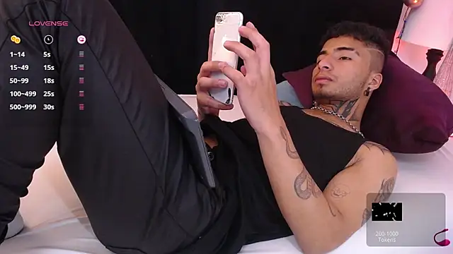 JuanCamiilo 66 online show from 12/25/24, 05:37