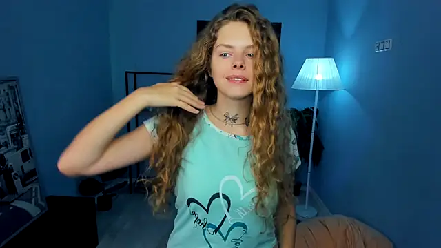 RayaNenlia online show from 10/19/25, 05:08