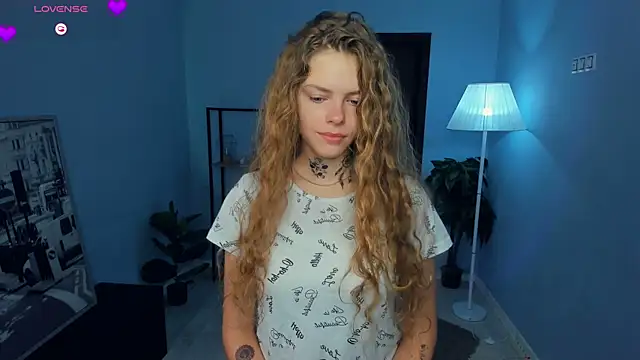 RayaNenlia online show from 10/20/25, 05:08