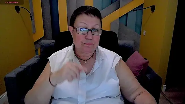 Snapshot of BarbaraTurners chatting on 03/18/25, 12:38 BarbaraTurners online show from 03/18/25, 12:38