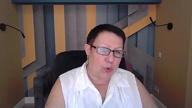 Snapshot of BarbaraTurners chatting on 11/05/25, 07:36 BarbaraTurners online show from 11/05/25, 07:36