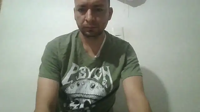 Snapshot of angeljz4 chatting on 04/25/26, 07:44 angeljz4 online show from 04/25/26, 07:44