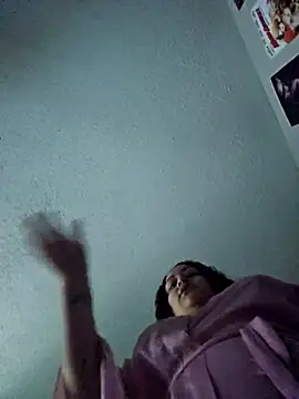 Snapshot of honeeyyy_pot chatting on 02/26/25, 01:08 honeeyyy pot online show from 02/26/25, 01:08