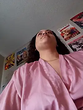 Snapshot of honeeyyy_pot chatting on 02/26/25, 06:21 honeeyyy pot online show from 02/26/25, 06:21