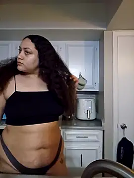 Snapshot of honeeyyy_pot chatting on 02/28/25, 05:04 honeeyyy pot online show from 02/28/25, 05:04