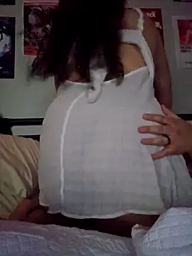 Snapshot of honeeyyy_pot chatting on 09/10/25, 05:40 honeeyyy pot online show from 09/10/25, 05:40