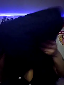 Snapshot of honeeyyy_pot chatting on 09/13/25, 04:18 honeeyyy pot online show from 09/13/25, 04:18