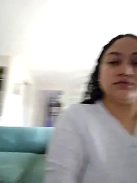 Snapshot of honeeyyy_pot chatting on 09/14/25, 05:01 honeeyyy pot online show from 09/14/25, 05:01