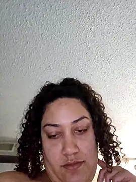 Snapshot of honeeyyy_pot chatting on 09/21/25, 09:05 honeeyyy pot online show from 09/21/25, 09:05